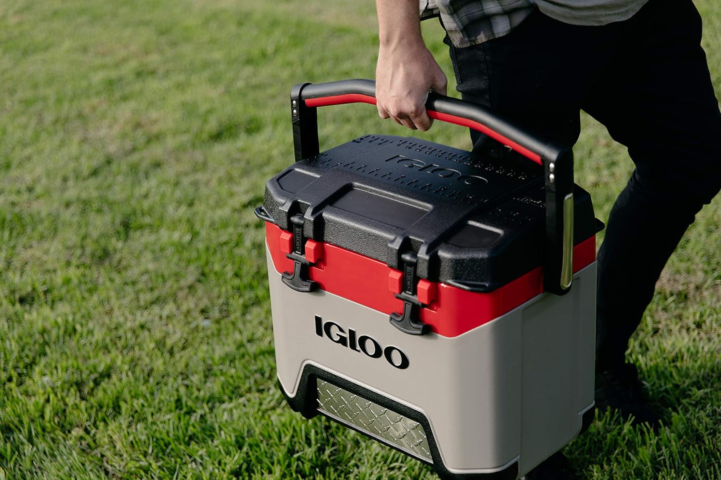 Heavy-Duty 25 Qt BMX Ice Chest Cooler with Cool Riser Technology